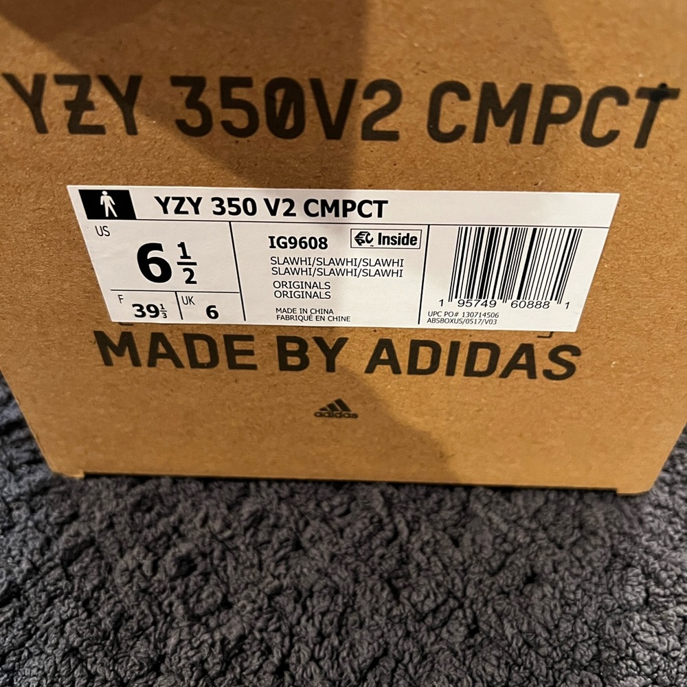 Yeezy - Picture 5 of 5